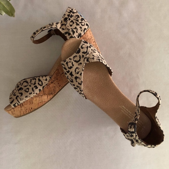 Toms Animal Print Cork Wedge Sandal.   Size 8.5 - Picture 2 of 11
